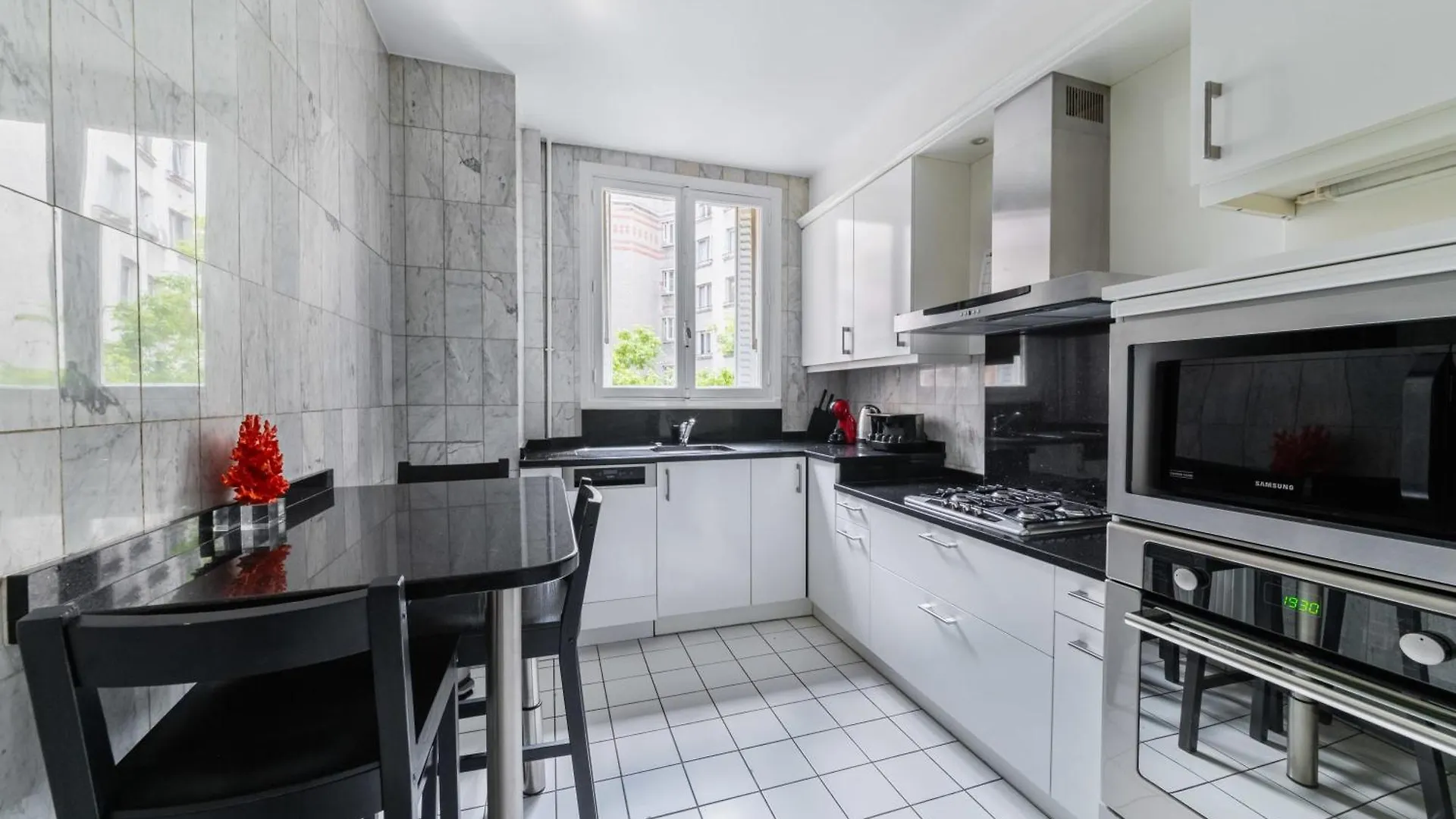 Appartement 3 Pieces Porte Maillot - Paris 16 - 4P - Flat-Guest 0*,  France